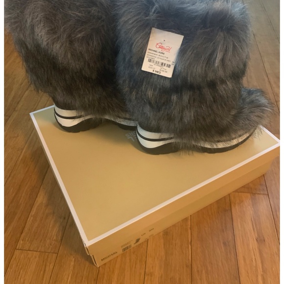 Womens Michael Kors Faux Fur Boots - Picture 2 of 3